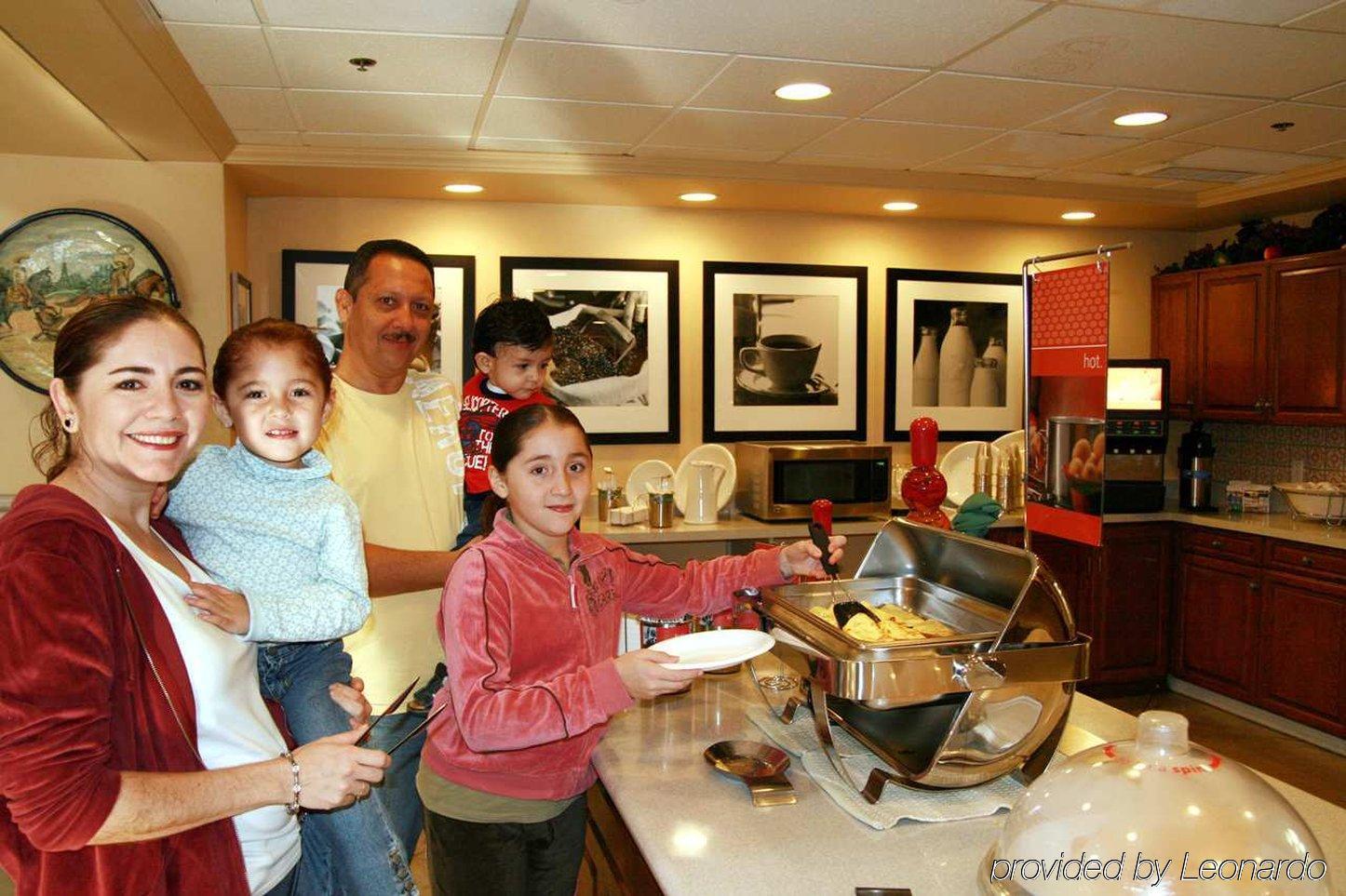 Hampton Inn & Suites Tucson Mall Casas Adobes Restaurant photo
